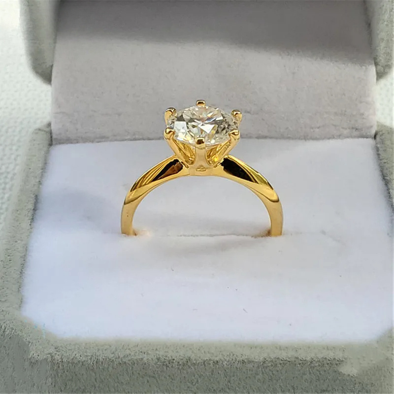 Stylish White Moissanite Six-Clawed Golden Ring